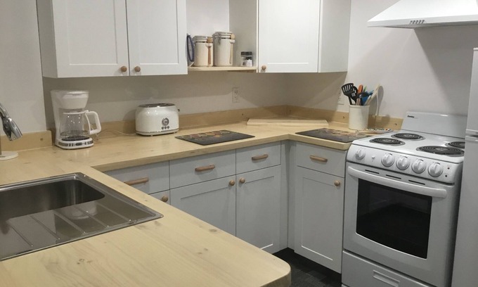 Quesnel Apartamento | Fully furnished basement suite, available for short term rental