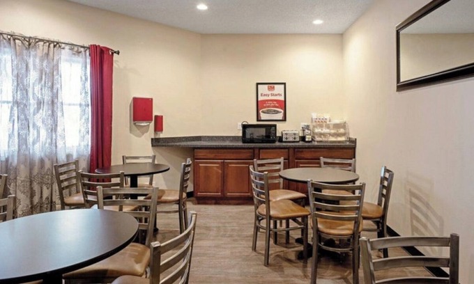 Clinton Apartamento | Fully Furnished Studio Available in Clinton, Iowa, 2 week min stay