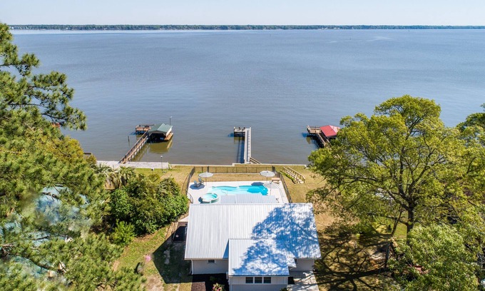 Santee Casa | Fully renovated 1959 lake front cottage. In-ground swimming pool and spa.