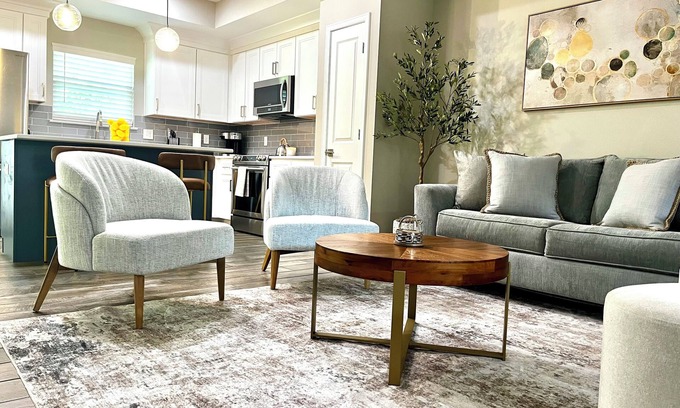 Northeast Pensacola Casa | Fully Stocked 3 bed/2 Bath Modern Home w/Lots of Parking & Close to Everything.