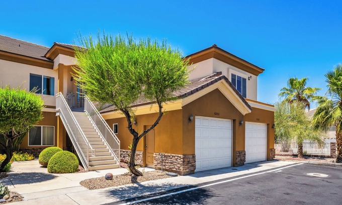 Sunridge Estates Condominio | FUN 3 Bedroom w/ Bonus room and 3 Full Bathroom Condo