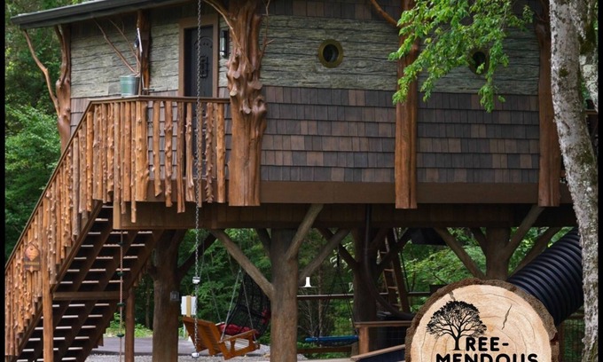 Sevierville Cabina | 🌱World's First Interactive Treehouse Resort! Tree-mendous Fun! 🌳