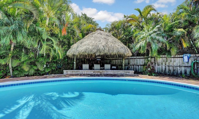 Delray Beach Casa | DIVERSIÓN FENOMENAL EN EL CENTRO DELRAY ESPACIOSA CASA / W / PISCINA CLIMATIZADA / TIKI HUT / CERCA DE LA PLAYA