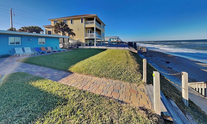 Painters Hill Casa | Fun Oceanfront Bungalow- Amazing Views, Close to Boardwalk