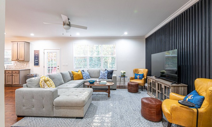 Ashley Oaks Casa | Fun West Knox Pad~ Hot Tub~ Neon Game Room~ Arcade