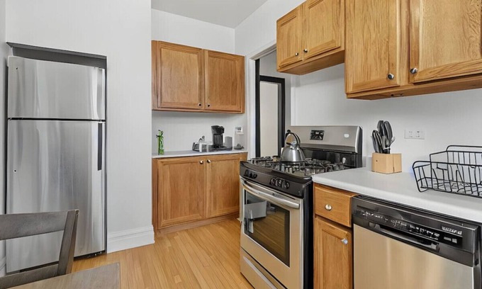 North Center Apartamento | Your 1BR Homey Haven in Vibrant Chicago