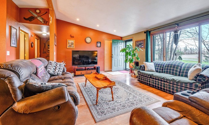 Manawa Casa | Furnished Deck w/ Forested Views: Manawa Home!