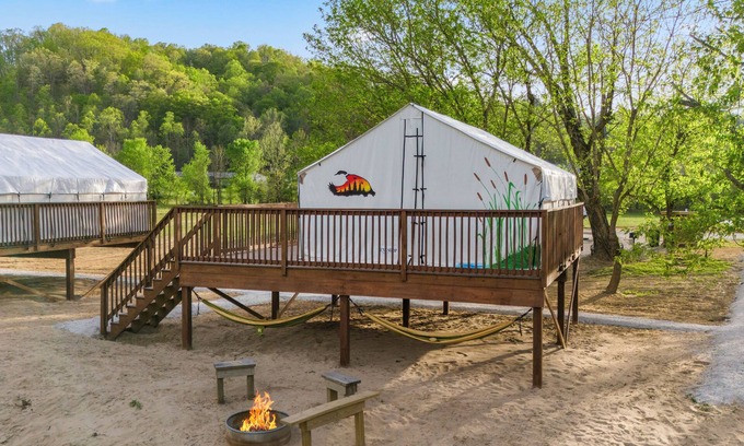 Stanton Alquiler De RV | Furnished Glamping Tent/2 Queen Beds/Red River Access - Majestic Mallard - #3