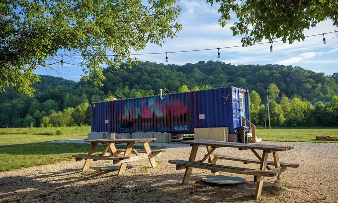 Stanton Alquiler De RV | Furnished Glamping Tent/2 Queen Beds/Red River Access- River Rainbow - #5