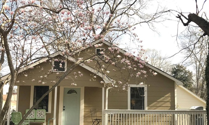 Norcross Casa | 2BR / 1BA Alquiler mensual amueblado llave en mano en el centro histórico de Norcross