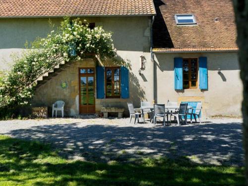 Souvigny Casa | Gîte à la Ferme avec Piscine et Wifi à Souvigny - FR-1-489-231