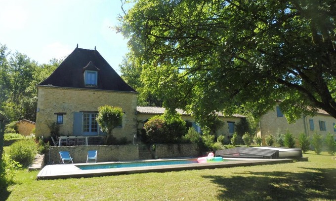 Sainte-Alvere-Saint-Laurent-les-Batons Casa | Gîte à la ferme avec piscine