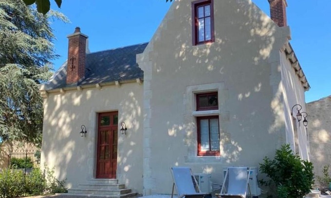 Ainay-le-Vieil Casa | Gîte élégant avec jardin privé, climatisation et parking à Ainay-le-Vieil - FR-1-586-7