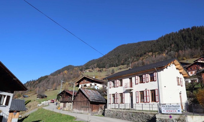Beaufort Casa | Gîte 15 pers. - Mobilité réduite - Proche Saint-Guérin - Parking, Salle de réunion, Ski room - FR-1-342-260