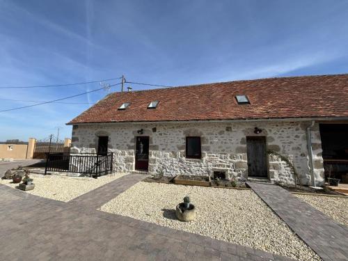 Montaigu-le-Blin Casa | Gîte chaleureux avec spa, proche Vichy - FR-1-489-522