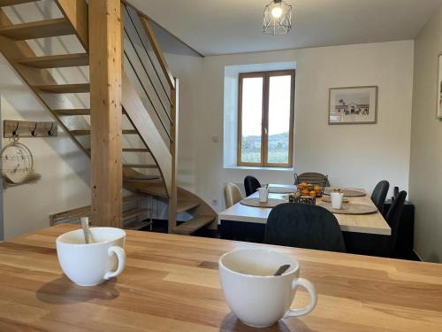 Durdat-Larequille Casa | Gîte Champêtre Rénové avec Piscine Partagée en Auvergne - FR-1-489-411