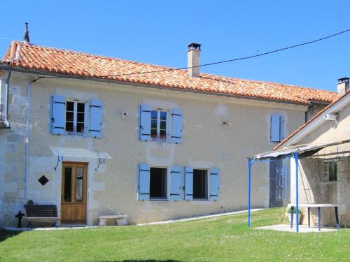 Chalais Casa | Gîte charentais avec cour privative, baby-équipement, télétravail, vélos, BBQ, animaux acceptés - FR-1-653-170