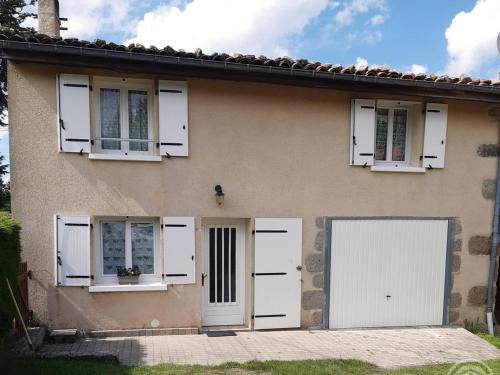 Saint-Jean-la-Vetre Casa | Gîte confortable à Saint-Jean-la-Vêtre avec animaux acceptés - FR-1-496-248