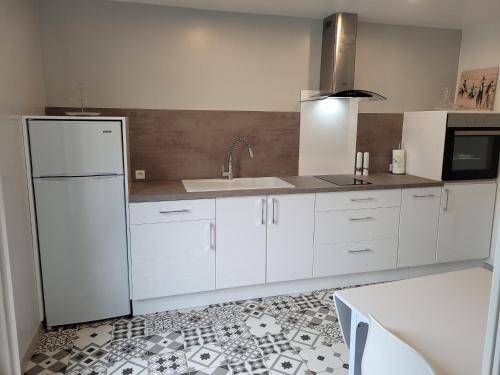Louplande Casa | Gîte Confortable près du Mans avec Piscine, Parc de Jeux et Vélo - FR-1-410-364