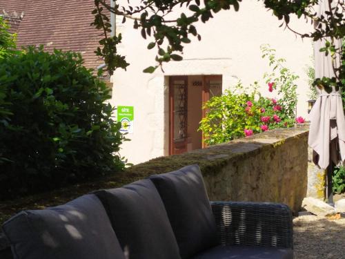 Bruere-Allichamps Casa | Gîte Contemporain près de l'Abbaye de Noirlac avec Jardin, Wi-Fi et Commodités Incluses - FR-1-586-38