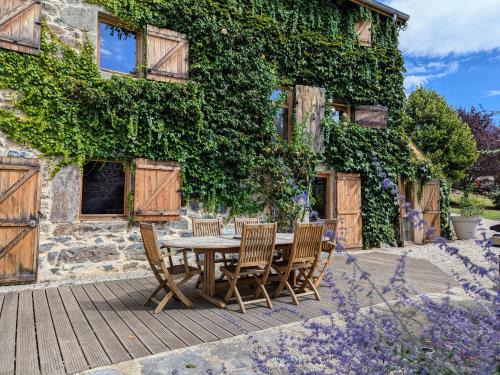 Rosieres Casa | Gîte d'exception avec spa, jardin paysagé et équipements haut de gamme à Blanlhac - FR-1-582-201