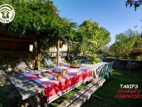 Saint-Didier-sur-Rochefort Casa | Gîte de Charme pour 12 Pers., Animaux Acceptés, Jardin, Forez - FR-1-496-360