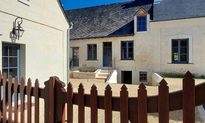 Benais Casa | Gîte de charme avec jardin au cœur des châteaux, WiFi, parking inclus - FR-1-381-543