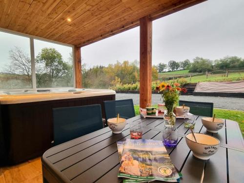 Pouilly-les-Feurs Casa | Gîte de charme avec spa, terrasse et balcon - Tout confort, au cœur de la nature - FR-1-496-303