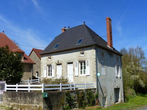 Bransat Casa | Gîte de Charme Rénové avec SPA, Jardin et Activités Familiales à Bransat - FR-1-489-295