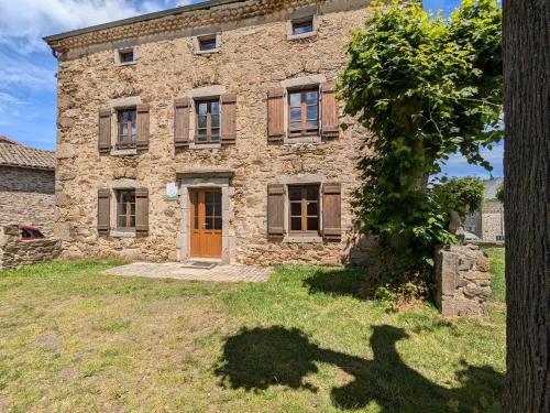 Pinols Casa | Gîte en pierres avec cour et 3 chambres, au cœur d'un village proche de Langeac - FR-1-582-233