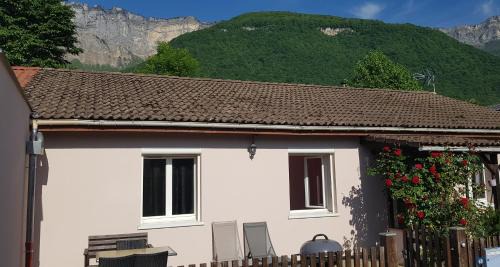 Saint-Vincent-de-Mercuze Casa | Gîte fabuleux, jardin, terrasse, parking