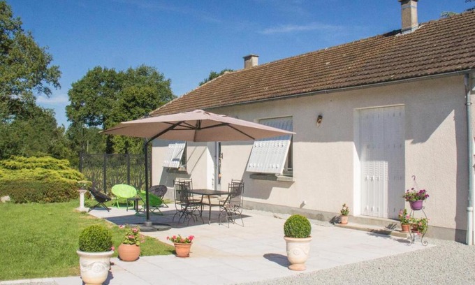 Mazirat Casa | Gîte familial au calme avec jardin clos en Auvergne - FR-1-489-127