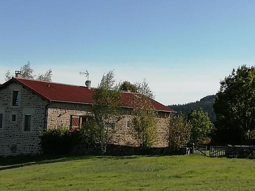 Roche-en-Regnier Casa | Gîte familial avec équipement bébé, terrasse et jardin clos à Roche-en-Régnier - FR-1-582-192