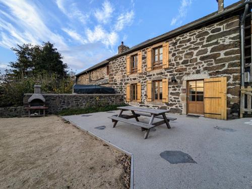 Freycenet-la-Tour Casa | Gîte familial en Haute-Loire avec terrain clos, à proximité de l'Ardèche et des stations de ski - FR-1-582-236