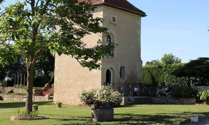 Saint-Eloi Cabaña | Le Pigeonnier de Gondière-Gîte-Romántico-Baño tipo “wet room”-Vista al Jardín