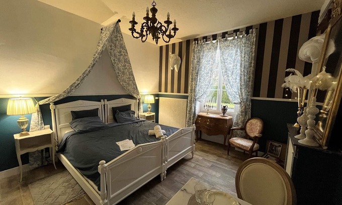 Lorris Casa | Gîte "La Faïencerie"