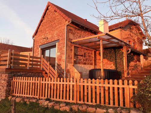 Montmelard Casa | Gîte Le four à pain avec SPA