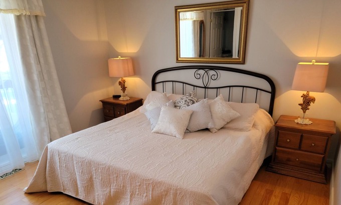 Mauricie Cama Y Desayuno | Gîte le Grandelinois - La Jeanne D'arc - Habitación con Cama King