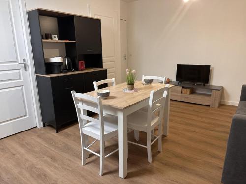 Saint-Bonnet-de-Four Casa | Gîte nature 4 pers., animaux admis, parking et wifi à Saint-Bonnet-de-Four - FR-1-489-561