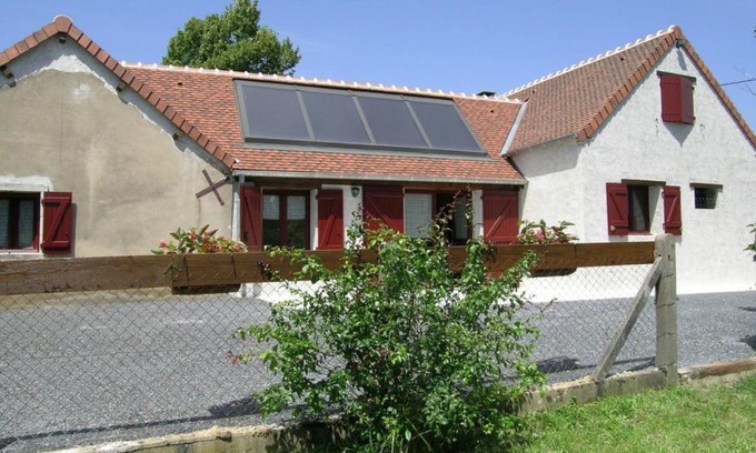 Dompierre-sur-Besbre Casa | Gîte proche Le PAL avec terrasse, jardin et animaux acceptés - FR-1-489-51