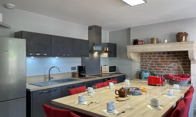 Pierrefitte-sur-Loire Casa | Gîte rénové à Pierrefitte-sur-Loire, vue sur campagne, proche parc Le Pal - FR-1-489-334