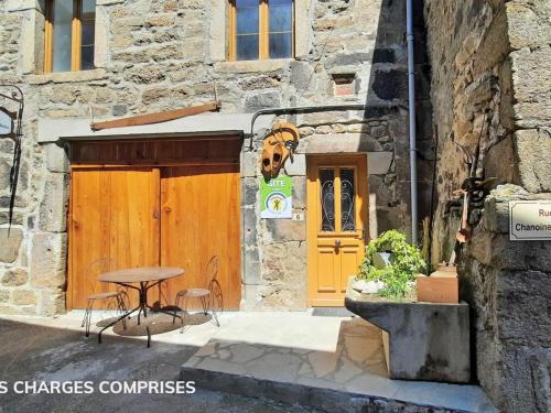 Sauvain Casa | Gîte spacieux à Sauvain avec garage et vues historiques - FR-1-496-353
