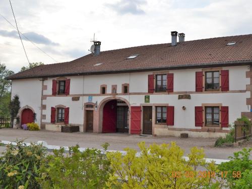 Aumontzey Casa | Gîte spacieux avec terrasse, 3 chambres, équipements bébé, à 16 km de Gérardmer - FR-1-589-23