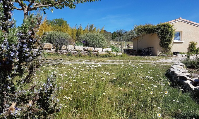 Saint-Maurice-d'Ibie Cabaña | Gîte Stéphanie 3 étoiles-Gîte-De Lujo-Habitación con desagüe-Vista al campo