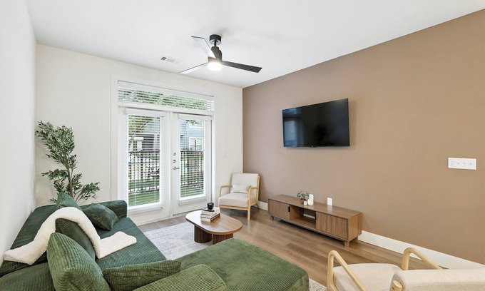 Fort Worth Condominio | G36 Luxury Living DT Fort Worth 2B2B Resort Style Amenities, Golf Sim