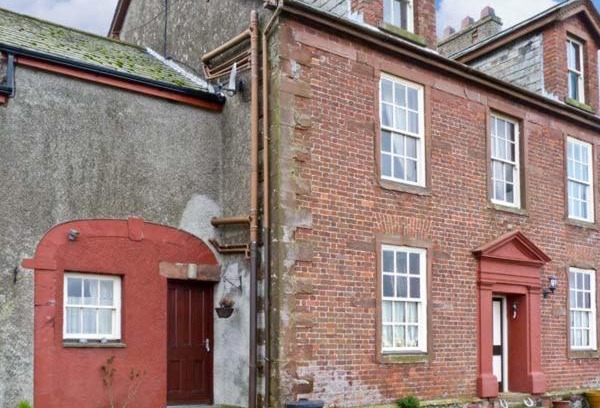 Holmrook Casa | Gable View