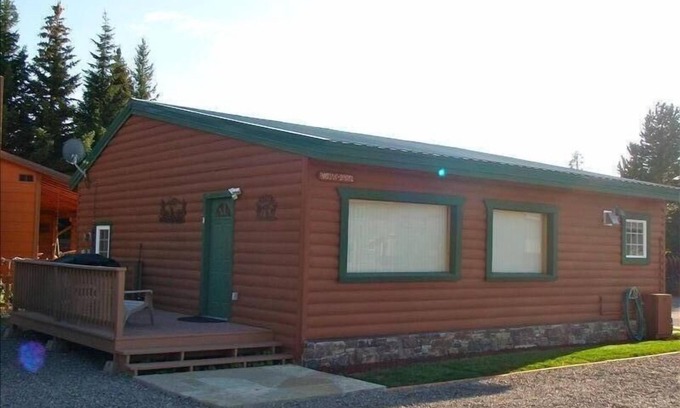 West Yellowstone Cabina | Gallatin Chalet, capacidad para 3-7, 5 cuadras de Entrada oeste a Yellowstone