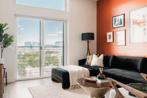 Highland Casa | Gallery Retreat - Skyline Views - Zuni Lofts