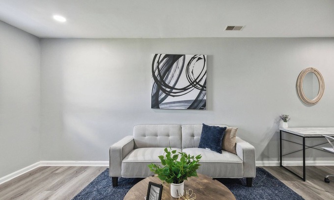 New Castle Apartamento | Galloway 115 I Spacious Garden Style Retreat