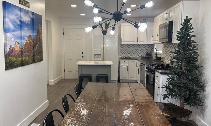 Hillcrest Casa | Game Day lodge great for tailgating, near BYU!